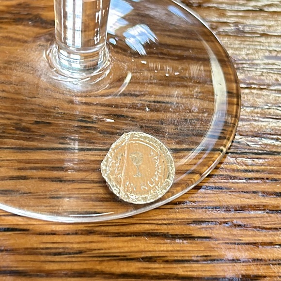 Vintage cordial, wine glasses on stems. Made in Romania. Etched leaf design. - Picture 4 of 7